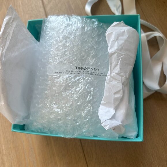 Tiffany & Co Ampersand Crystal Glass Paperweight - Picture 4 of 6